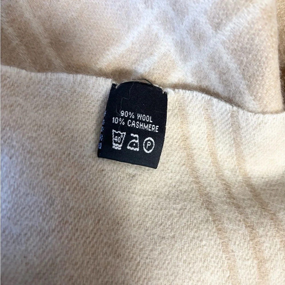Xintiandi Shanghai beige wool blend with cashmere scarf